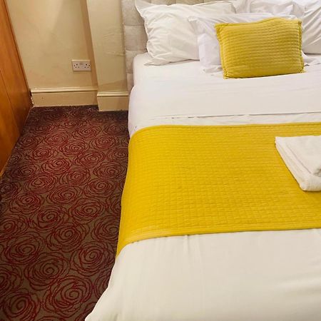 Eurobar & Hotel Оксфорд Екстериор снимка