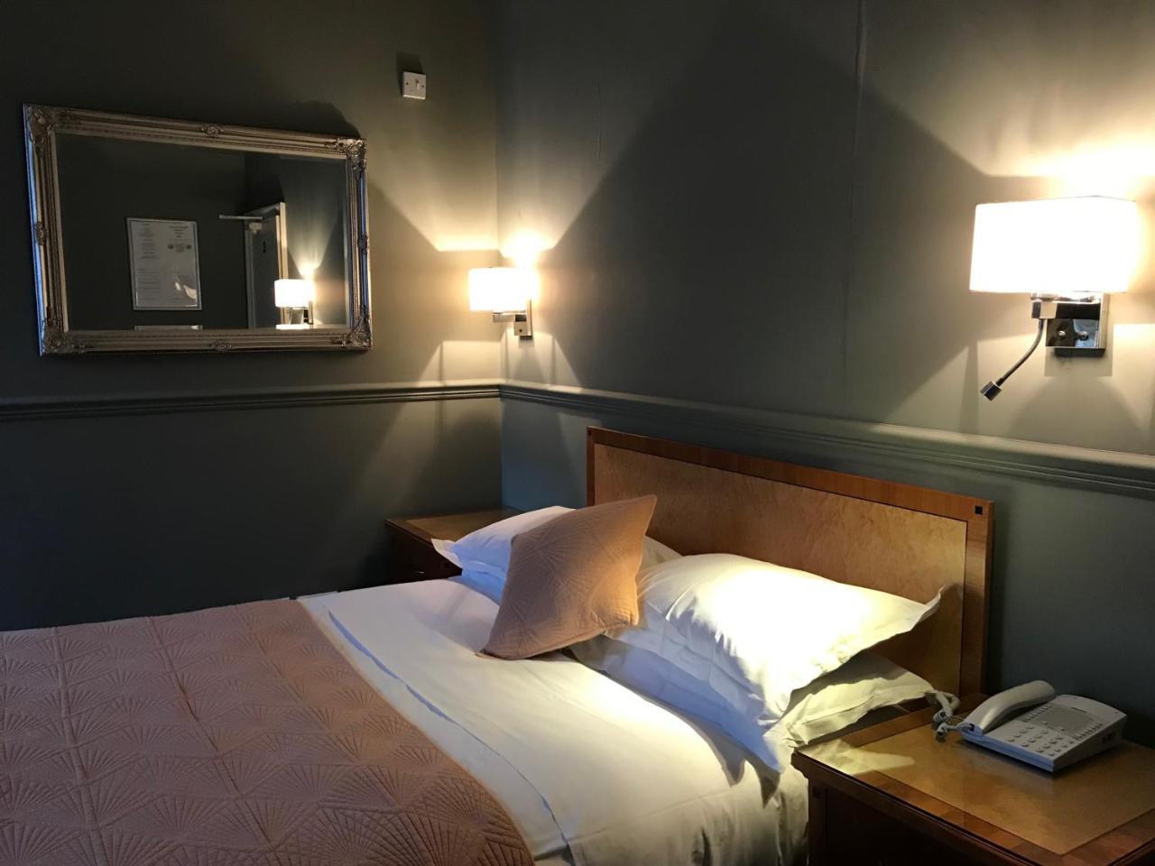Eurobar & Hotel Оксфорд Екстериор снимка